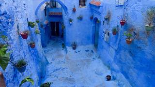 本当に青い街並み