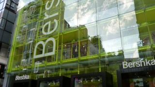 こちらもヨーロッパのファストファッショのお店です。