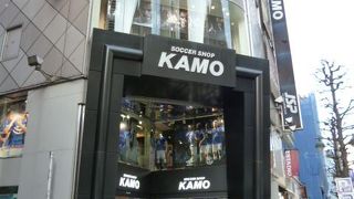 ビルがまるごとサッカー用品専門店