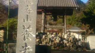 こんなところまで織田信長の兵火で焼失したお寺です