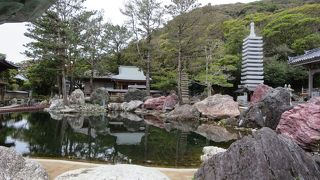 岩マニアにはたまらない、岩だらけの第３８番札所♪