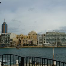 スリーマ側から眺めたセントジュリアンの街並み