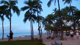 夜明けを待つとか