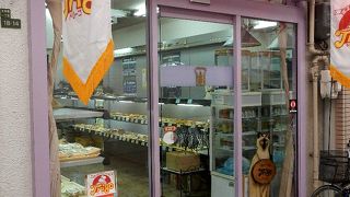 天神橋商店街に面するベーカリー