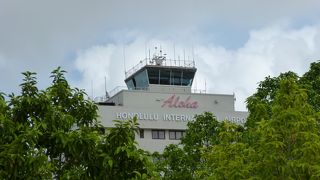 緑いっぱいレトロ空港