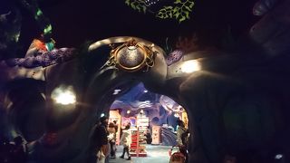 ディズニーなのにガチャガチャがある！