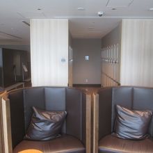 羽田空港国際線 JALサクララウンジ