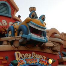 ディズニー トゥーンタウン ハンチング トゥーンタウンのいちばん奥にあります。』by KT｜ロジャー
