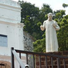 優しい顔のザビエル像です