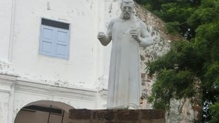 セントポール教会の前にはザビエルの像があった