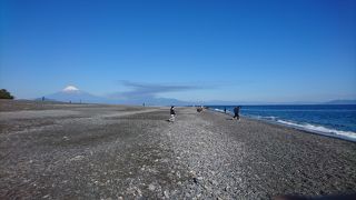 富士山と青い空と青い海のコントラストが良かったです！