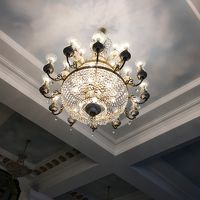 ロビーのシャンデリア