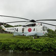 屋外には１５機以上展示してあります