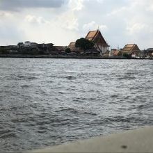 意外と波が高いです。