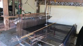 織物工場を見学して買うこともできる