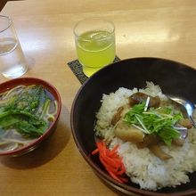 ラフテー丼とミニ八重山そば