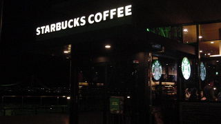 対岸の景色を見ながら