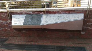 落書きだらけで可哀想です。