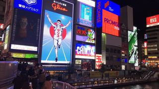 LEDでキレイになったけれど、あの独特のケバケバしさがなくなったのが残念