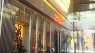 アルマーニのカフェです