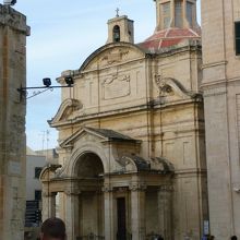 　南イタリア教会風の外観