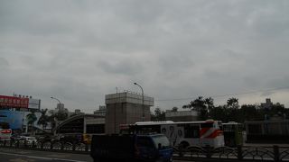 台北駅前の大通り