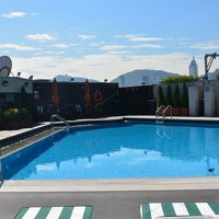 屋上のプールです　天気が良かったので水着を持参すれば良かった