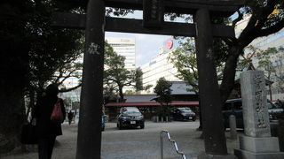 こじんまりとした神社で、参拝客もまばら。