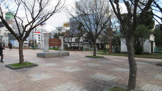 天神から中洲に向かうとちゅにある広大な公園です。