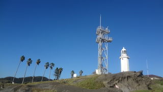 白と青のコントラスト