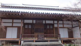 冬の本堂は・・・