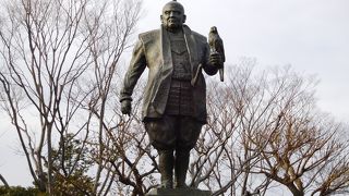 「晩年」の家康公の像