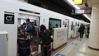 空港から僅か５分で博多駅。