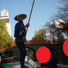 船頭さんが歌ったり説明してくれます