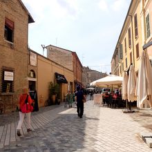 入場券売り場は門より南へ50ｍ