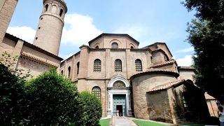 共通券を買って入るとよい．素晴らしい大聖堂だ．