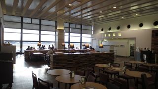 開放感のある空港レストラン