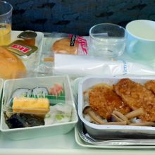 羽田→ハノイ便の機内食です