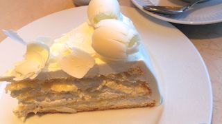 久屋大通りの緑を眺めながら