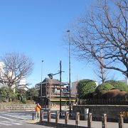 江戸から三番目、国道を挟んで見事な一里塚が残っています。
