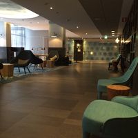 ロビーの雰囲気はおしゃれでソファ等も凝っています。