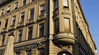 パリのパッサージュのようなアーケード。