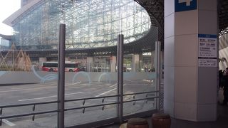金沢駅の東口を出てすぐ