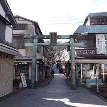 江の島正面の参道