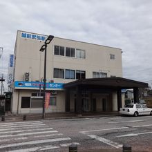 駅前。