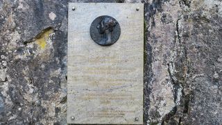 オペラ歌手の名前が付けられた美しい滝