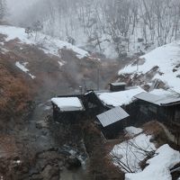 部屋から渓谷と露天風呂