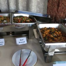 種類は多くないが好きなだけ食べることができる