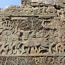 第一回廊のレリーフ