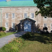 兵舎。冬は寒いらしい